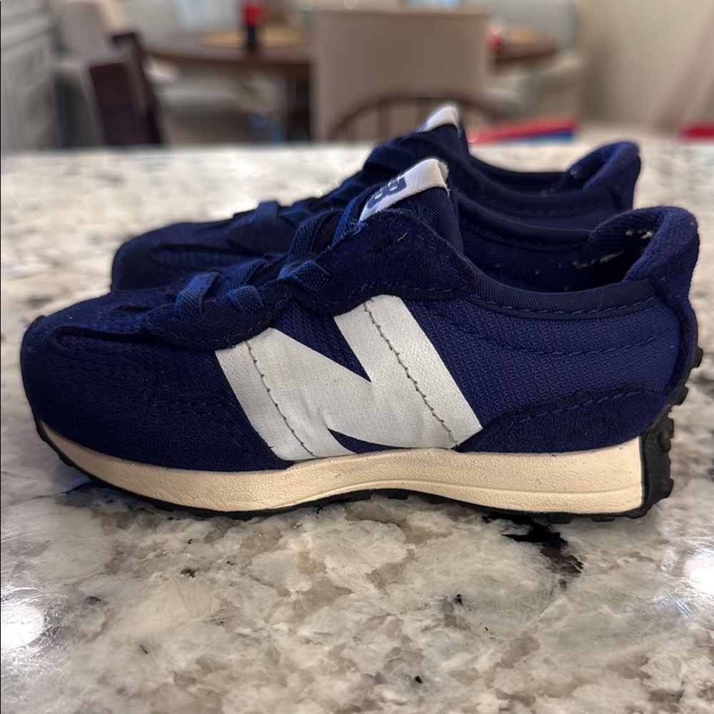 New Balance Blue Sneakers Classic Athletic Design - Picture 2 of 2